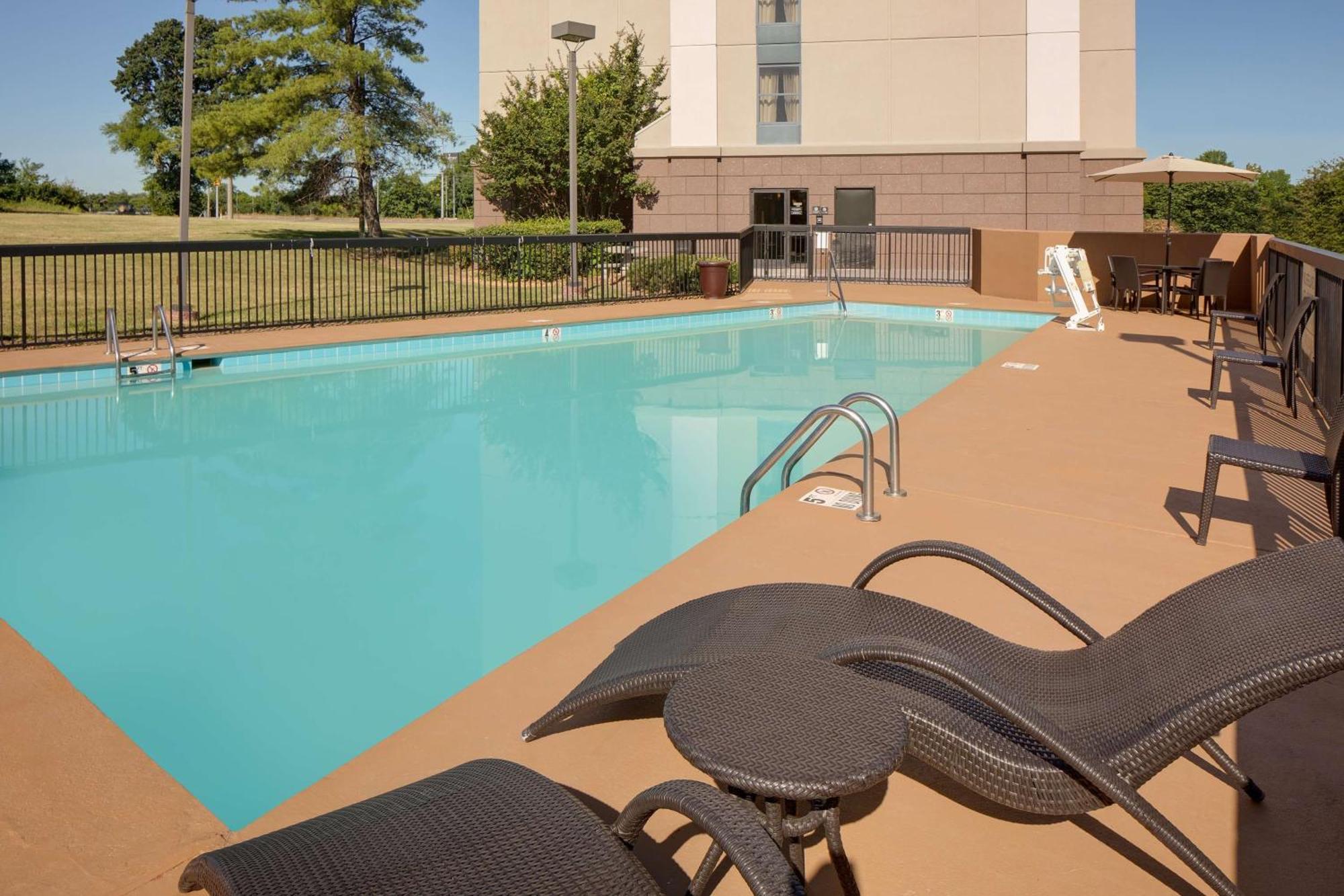 Hampton Inn & Suites Nashville-Airport Exterior foto